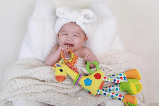 莱州宝宝头上有白色的小点 莱州宝宝头上有白色的小点